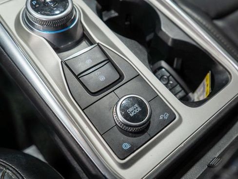 Used 2022 Ford Explorer XLT w/ Equipment Group 202A AWD/4WD image 31