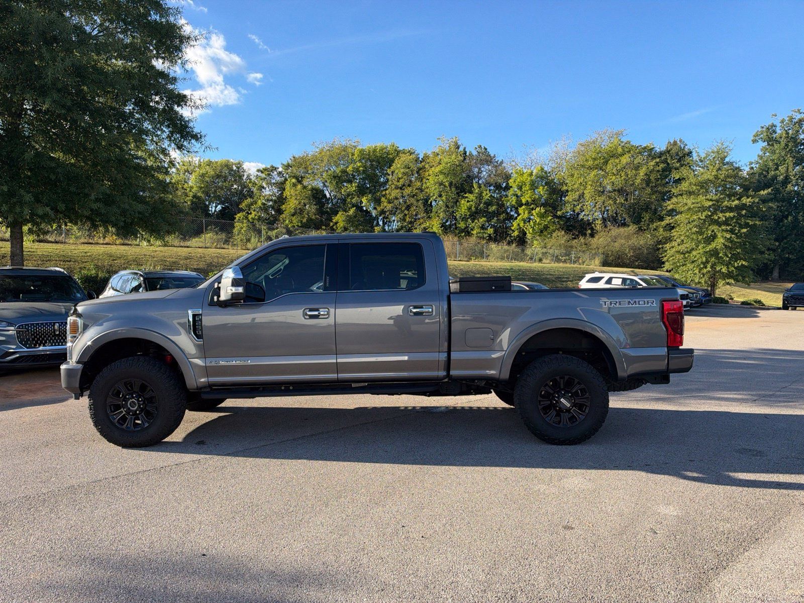 Used 2022 Ford F250 Platinum w/ Tremor Off-Road Package AWD/4WD image 9