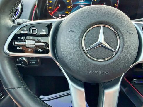 Used 2022 Mercedes-Benz GLB 250 4MATIC w/ Premium Package Lite image 31