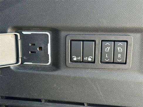 Used 2023 Chevrolet Tahoe Premier image 14