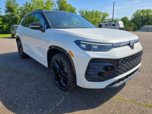 New 2026 Volkswagen Tiguan SE R-Line AWD/4WD image 1