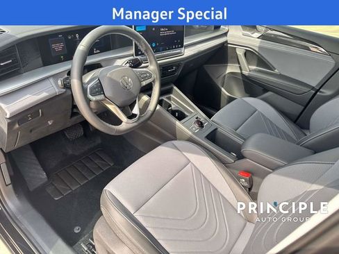New 2025 Volkswagen Tiguan SE FWD image 25