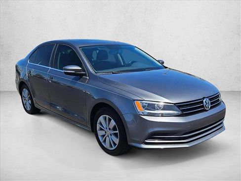 Used 2016 Volkswagen Jetta SE FWD image 3