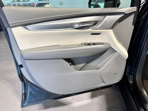 Used 2021 Cadillac XT5 Premium Luxury AWD/4WD image 11