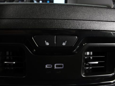 Used 2024 GMC Sierra 1500 AT4 w/ Technology Package AWD/4WD image 22