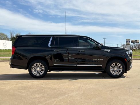 Used 2023 GMC Yukon XL Denali image 8