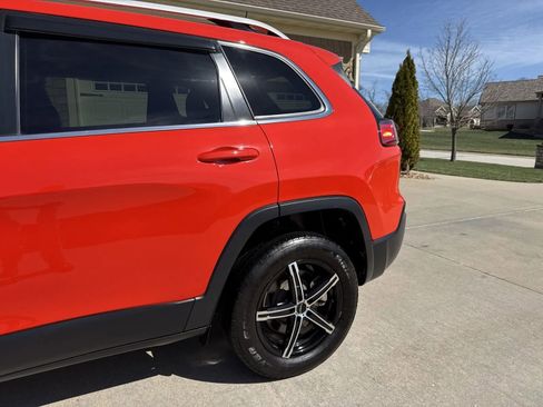 Used 2021 Jeep Cherokee Latitude Lux w/ Comfort/Convenience Group image 25