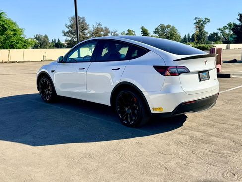 Used 2022 Tesla Model Y Long Range AWD/4WD image 11