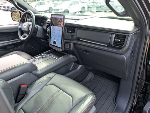 Certified 2024 Ford Expedition Platinum image 39