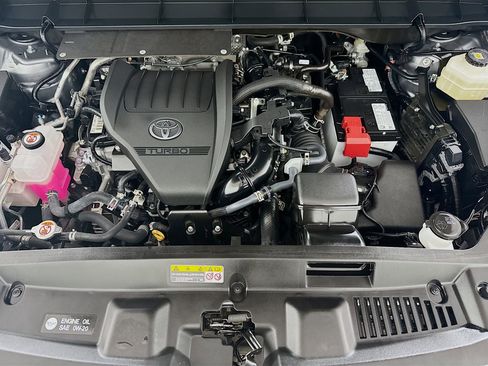 Certified 2025 Toyota Highlander XLE image 10
