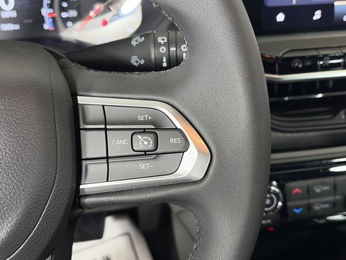 Used 2024 Jeep Compass Latitude w/ Convenience Group AWD/4WD image 28