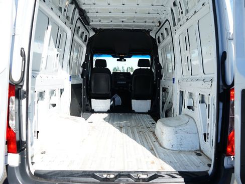 Used 2019 Mercedes-Benz Sprinter 144 image 21