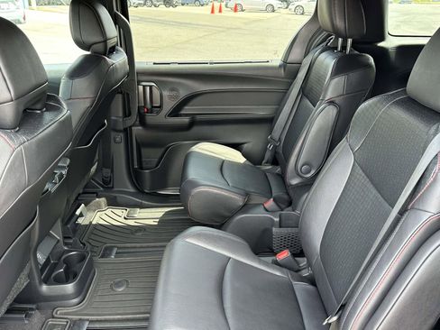 Used 2025 Toyota Sienna XSE w/ XSE Plus Package AWD/4WD image 12