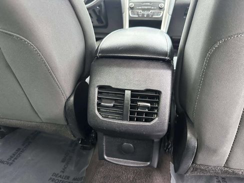 Used 2019 Ford Fusion SE FWD image 16