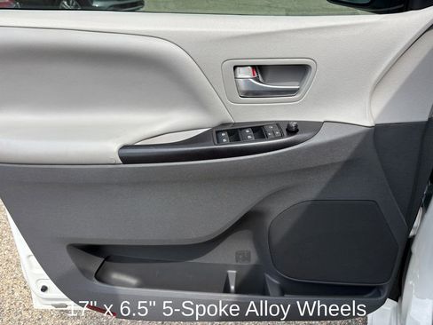 Used 2018 Toyota Sienna LE FWD image 10