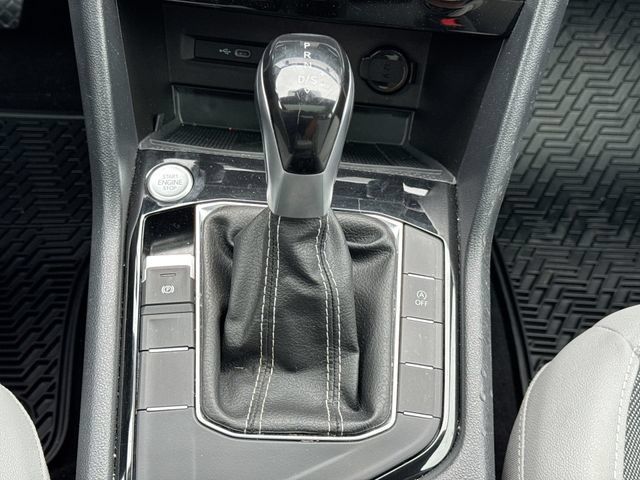 Used 2023 Volkswagen Taos SE w/ Panoramic Sunroof Package FWD image 15