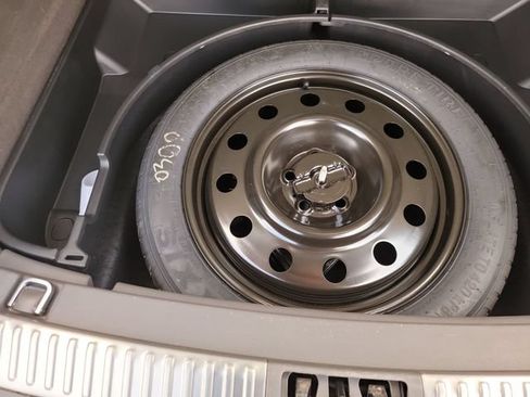 Used 2019 Lincoln Nautilus Select AWD/4WD image 29