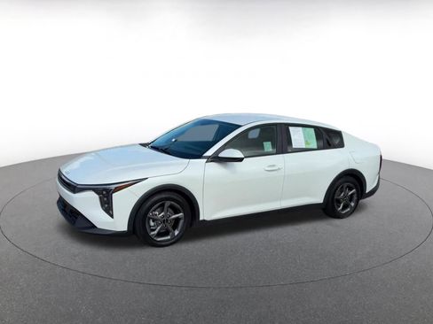 Used 2025 Kia K4 LXS image 8