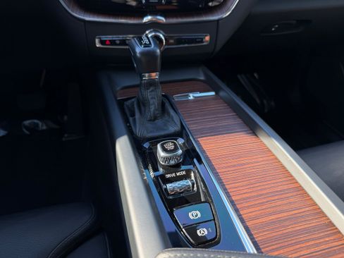 Used 2020 Volvo XC60 T6 Inscription w/ Protection Package Premier image 16