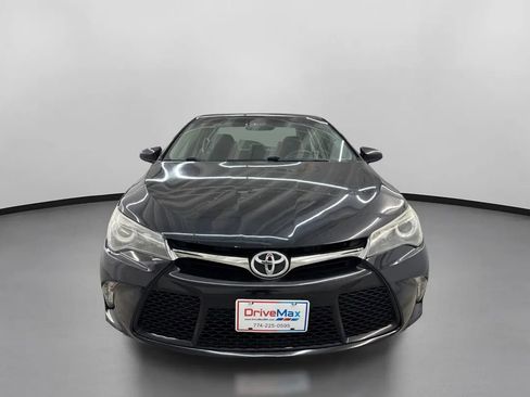 Used 2015 Toyota Camry SE image 2