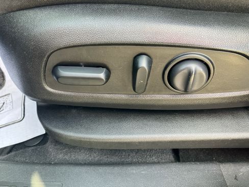 Used 2019 Chevrolet Equinox LT image 11