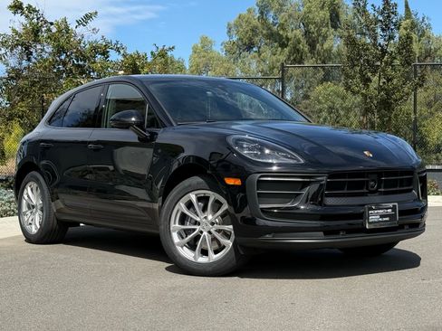 Used 2023 Porsche Macan image 9