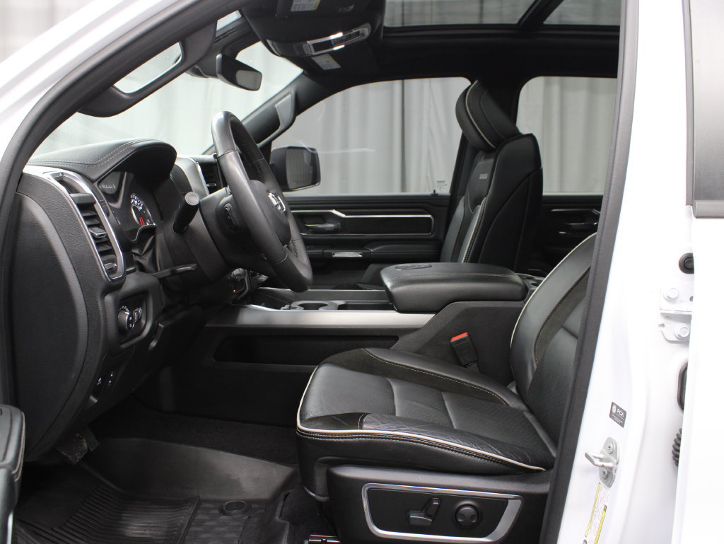 Used 2025 RAM 1500 Laramie w/ Sport Appearance Package AWD/4WD image 15