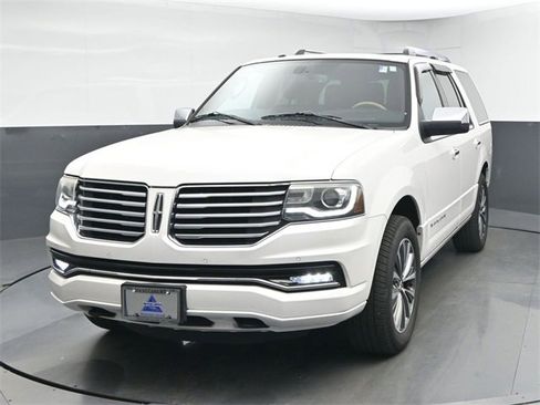 Used 2015 Lincoln Navigator Base image 3