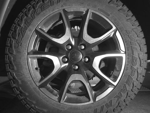 Used 2025 Jeep Compass Trailhawk image 13