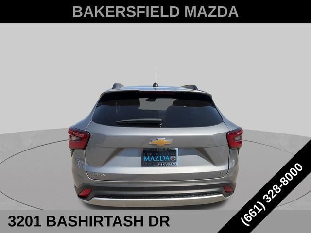 Used 2025 Chevrolet Trax LT FWD image 4