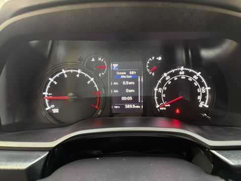 Used 2020 Toyota 4Runner SR5 RWD image 23