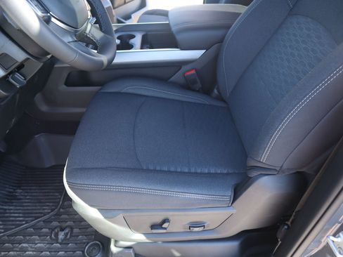 New 2026 RAM 2500 Big Horn AWD/4WD image 12