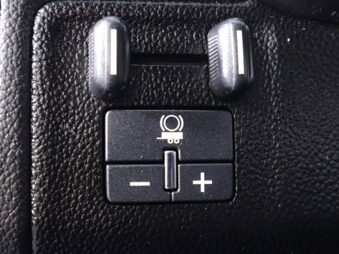 Used 2020 Chevrolet Colorado ZR2 image 9