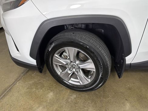 Used 2024 Toyota RAV4 XLE AWD/4WD image 5