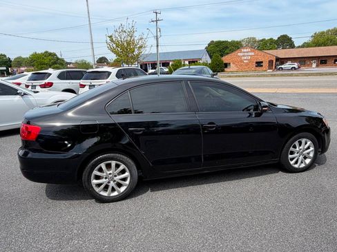 Used 2011 Volkswagen Jetta SE FWD image 13
