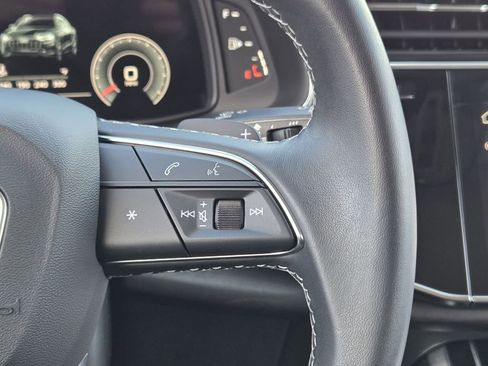 Used 2023 Audi Q8 Premium image 35