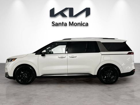 Certified 2023 Kia Carnival SX Prestige FWD image 3
