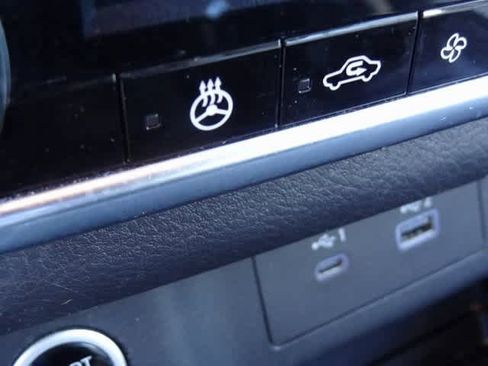 Used 2022 Nissan Rogue SV w/ SV Premium Package image 16