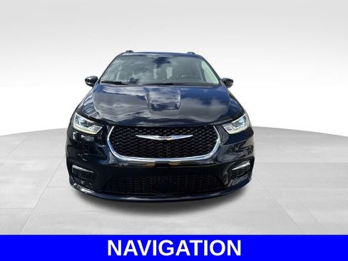 Used 2022 Chrysler Pacifica Touring-L image 9