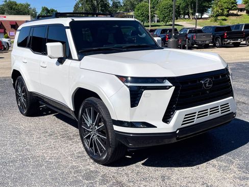 Used 2024 Lexus GX 550 w/ Accessory Package (2T) AWD/4WD image 2