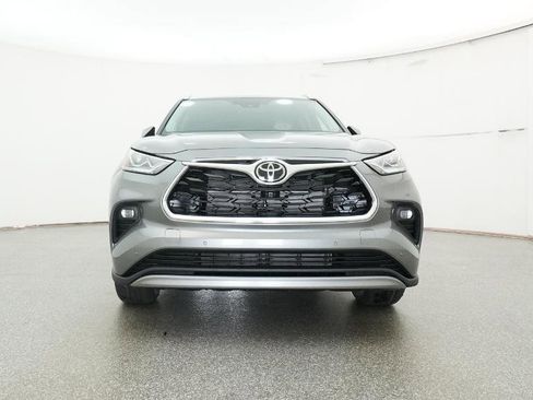 New 2026 Toyota Highlander Platinum image 24