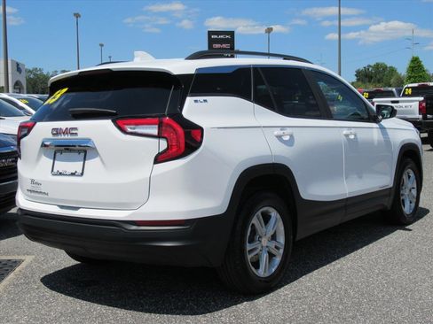 Used 2023 GMC Terrain SLE w/ Driver Convenience Package image 7