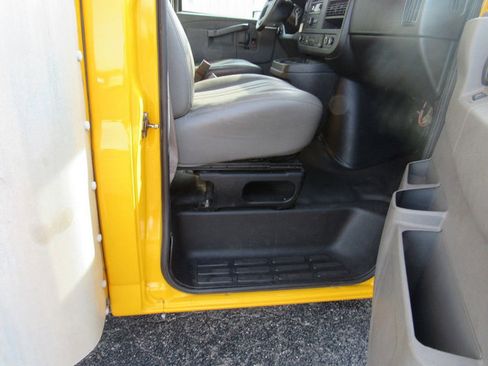 Used 2021 GMC Savana 3500 Extended w/ Power Convenience Package RWD image 13