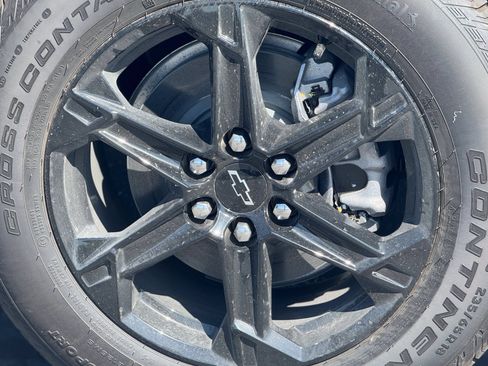 New 2025 Chevrolet Blazer LT w/ Midnight/Sport Edition FWD image 7