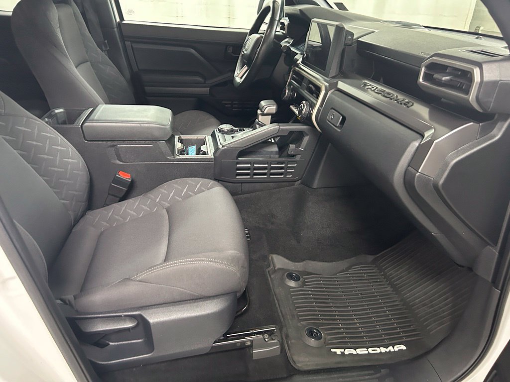 Used 2024 Toyota Tacoma SR5 AWD/4WD image 12