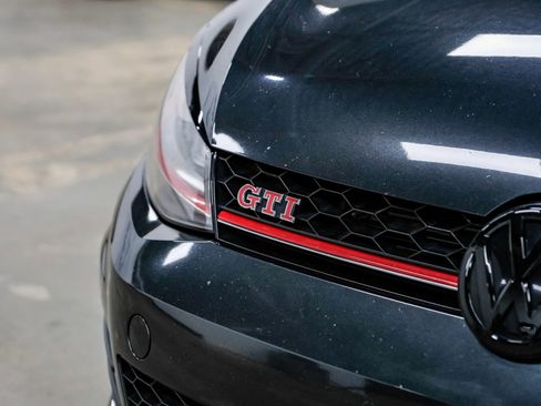 Used 2017 Volkswagen GTI SE image 49