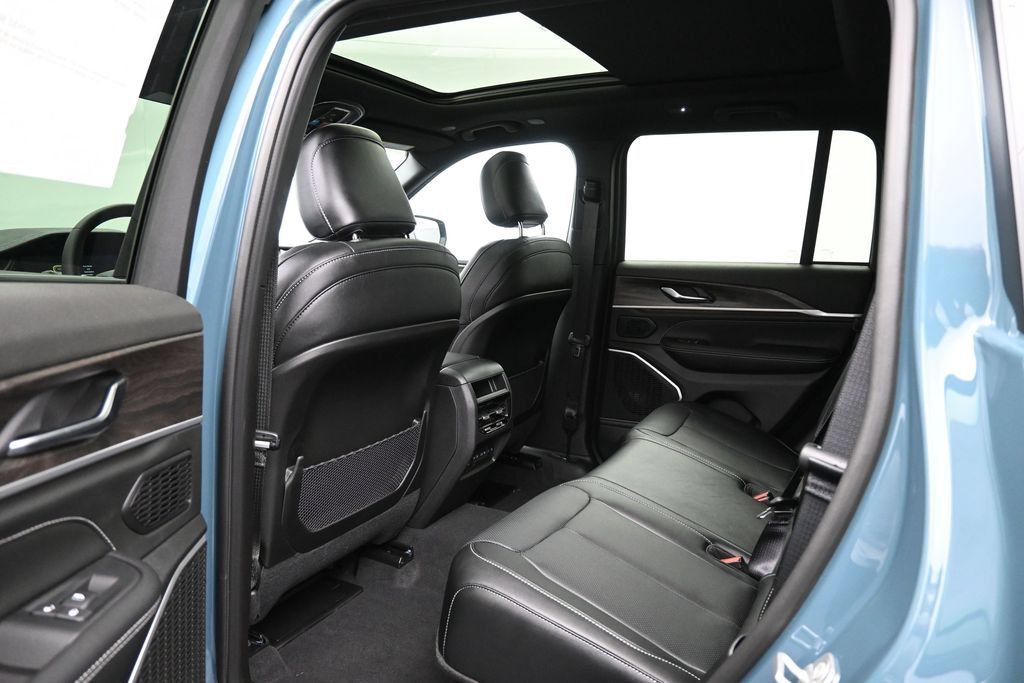 New 2027 Jeep Grand Cherokee Limited AWD/4WD image 27
