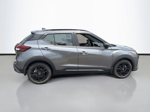 Used 2023 Nissan Kicks SR FWD image 4