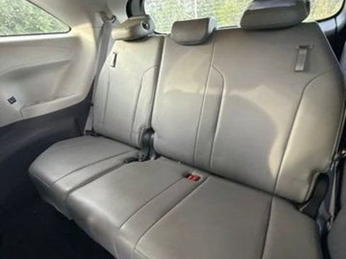 Used 2021 Toyota Sienna XLE FWD image 11