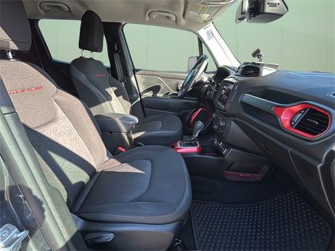 Certified 2022 Jeep Renegade Trailhawk image 38